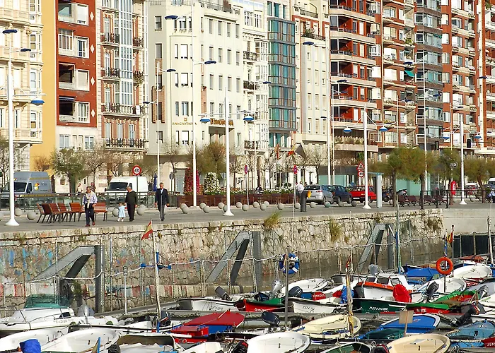 Vincci Puertochico Hotel 4*